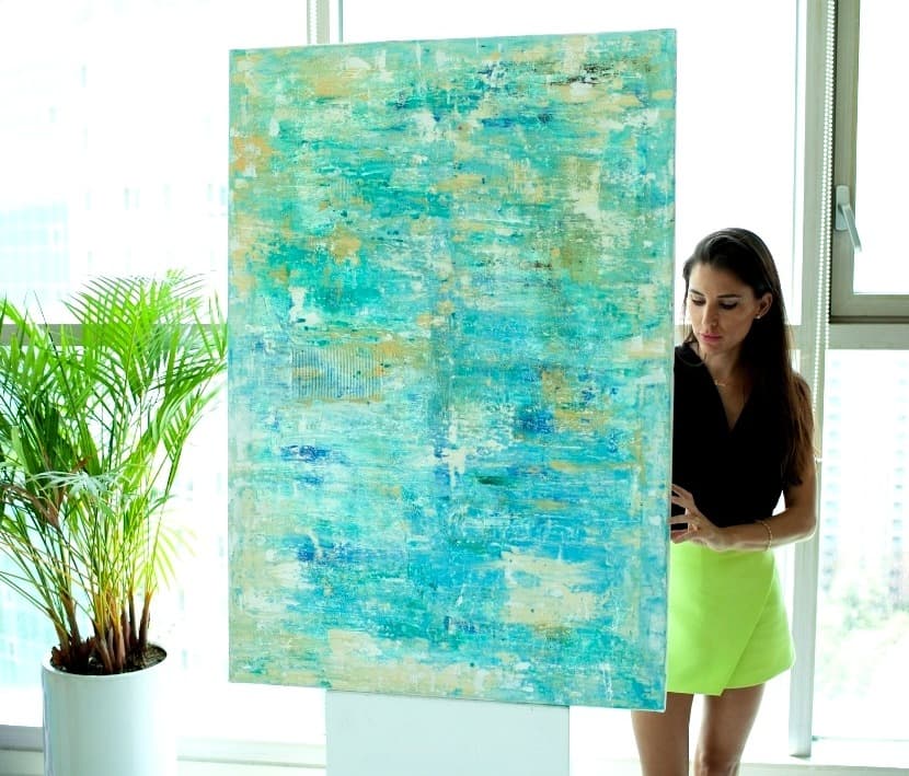 Paula de Motta with Azul